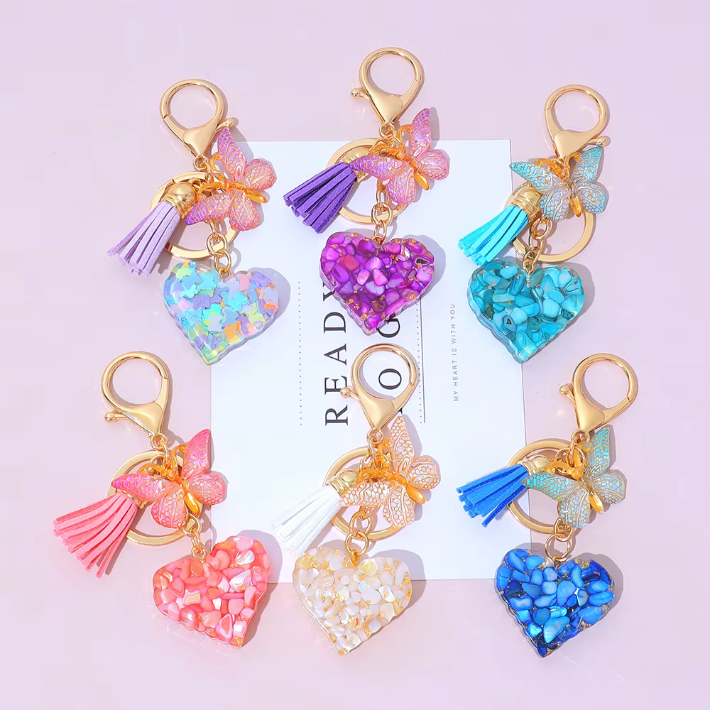 Porte-clés en forme de cœur en résine rempli de paillettes brillantes