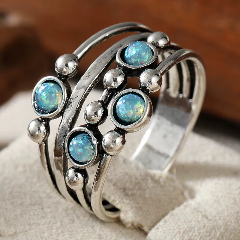 Bague vintage multi-couches pour femme, design enroulé, incrustation de pierre principale, style rétro personnalisé, accessoire pour le quotidien.