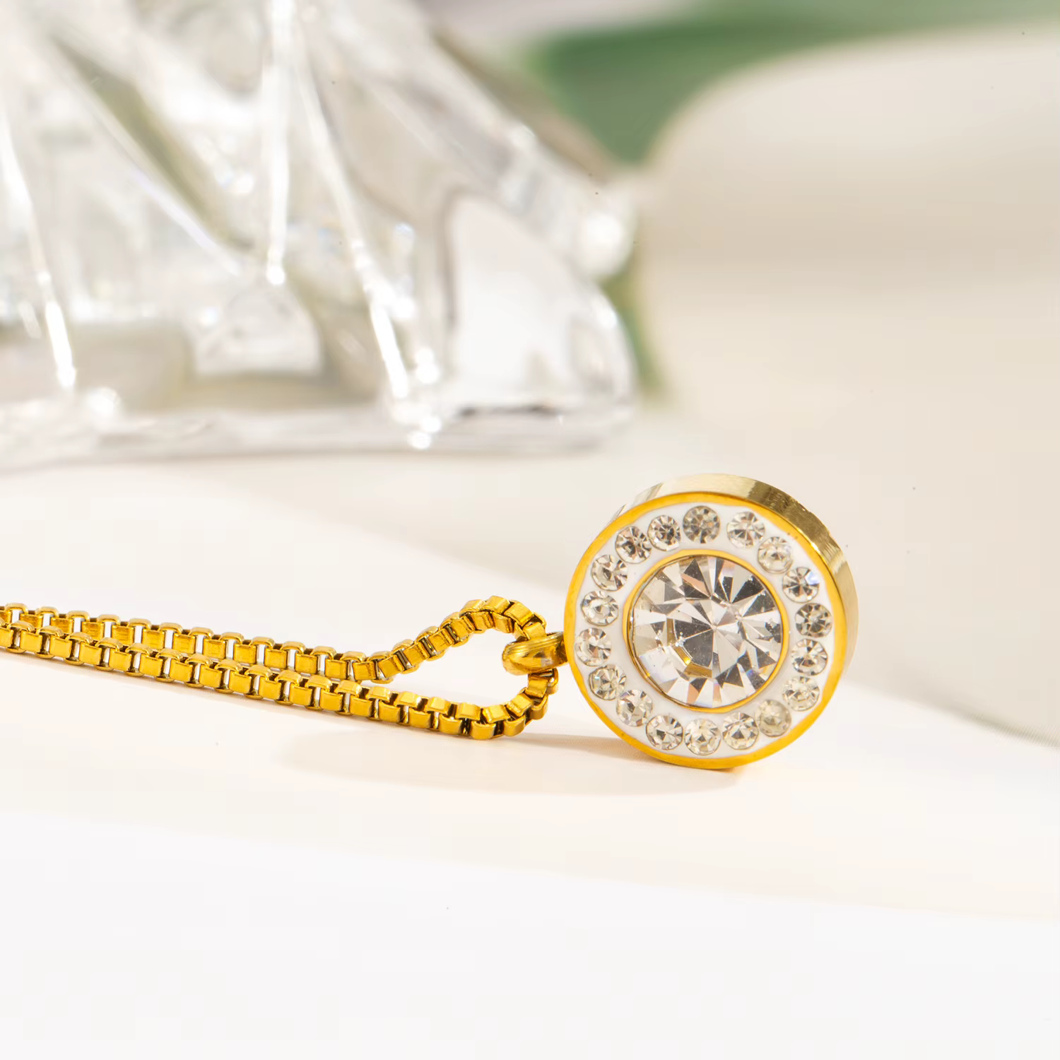 Collier pendentif étincelant CZ – Acier inoxydable plaqué or 18 carats poli miroir
