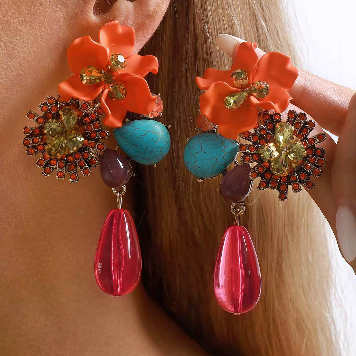Boucles d'oreilles florales incrustées de diamants