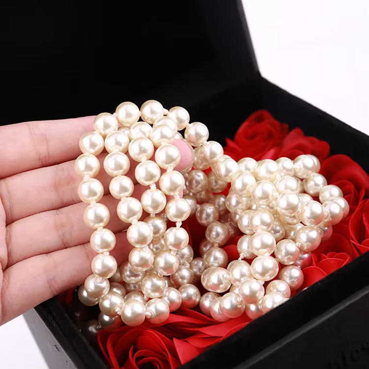 Collier long tendance en perles pour femme
