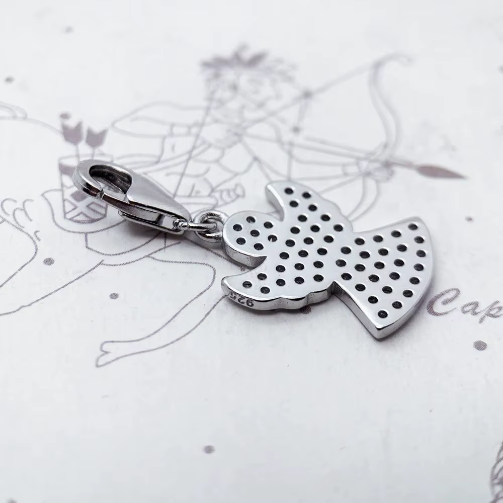 Pendentif en forme d'ange gardien