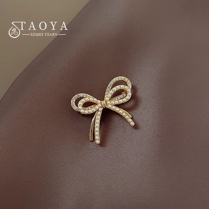 Broche de luxe légère et élégante en forme de nœud papillon en Zircon