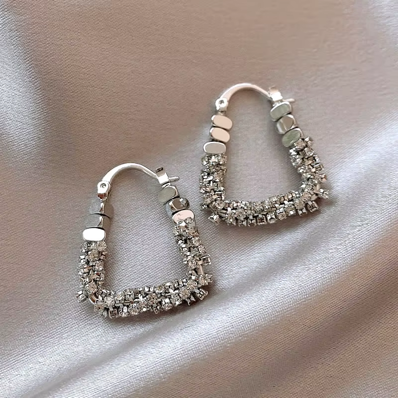 Conception du nouvel an: Micro ensemble géométrique irrégulier boucles d'oreilles en métal Zircon accessoires d'oreille de luxe pour les femmes en 2025 bijoux de mode