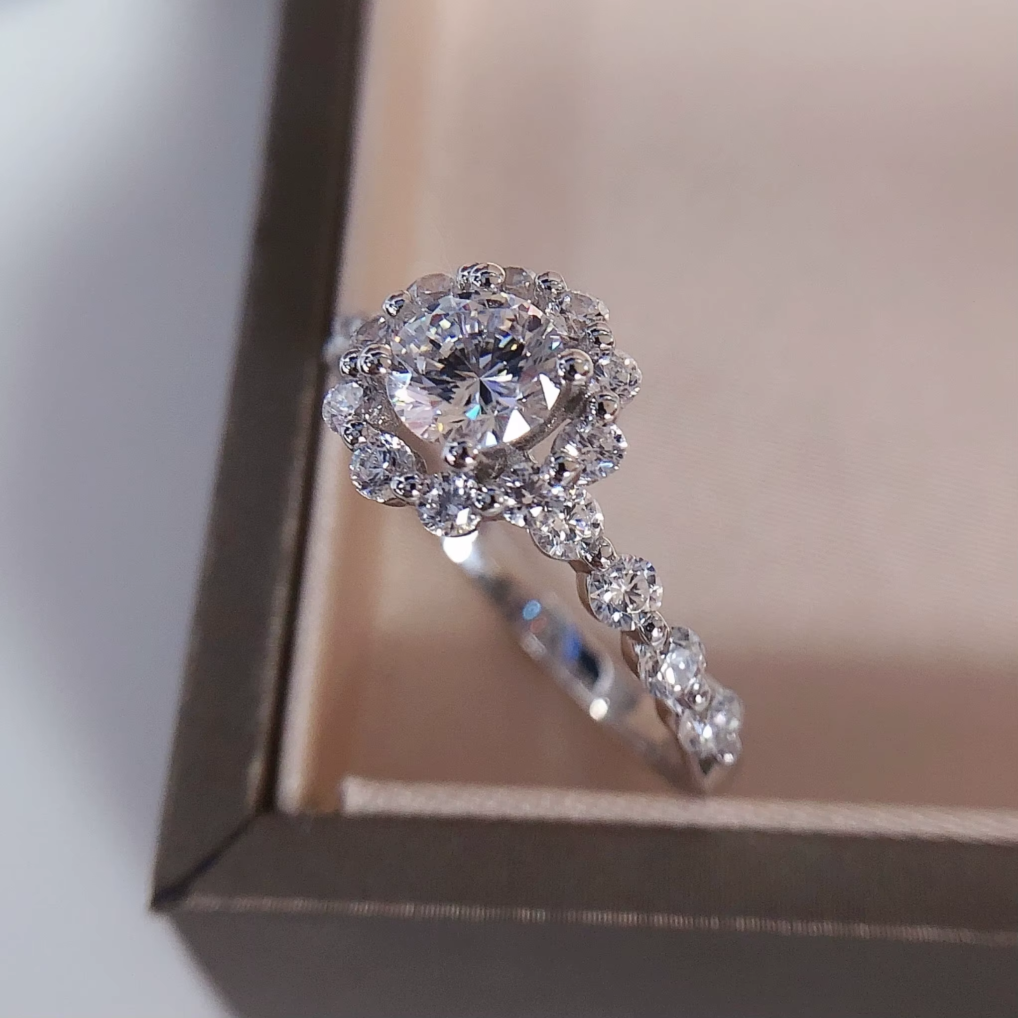 Bague de fiançailles en Moissanite, 0.6 Carat, 5.5mm, coupe ronde D VVS1, qualité supérieure, bague en or blanc massif 14K 585 221
