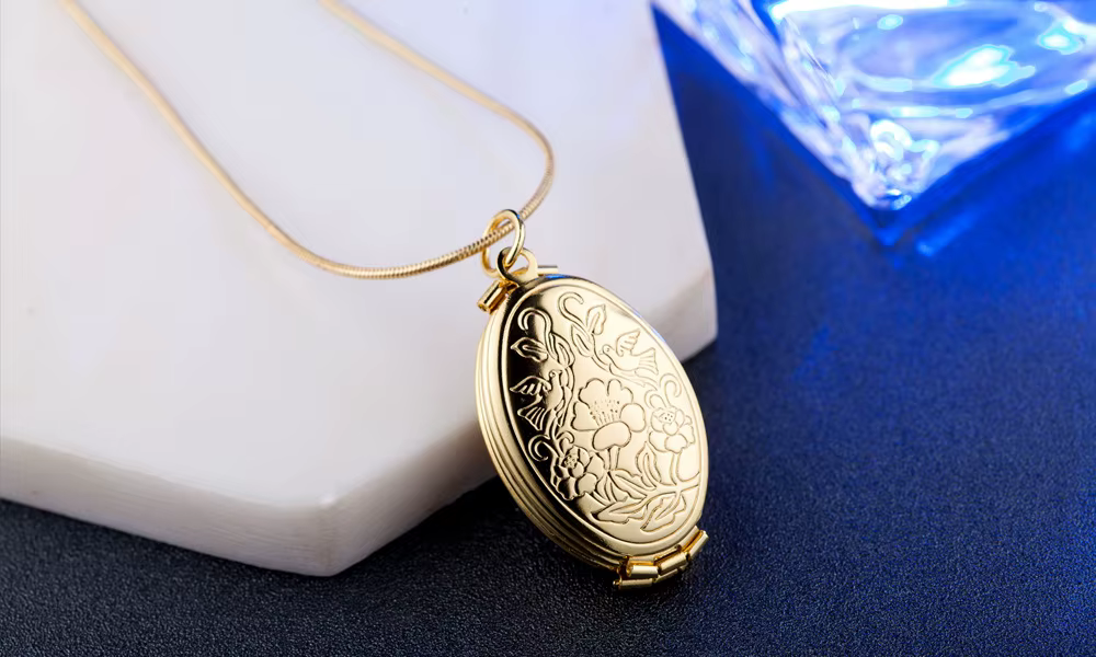 Collier pendentif médaillon mémoire cadre photo pour femme
