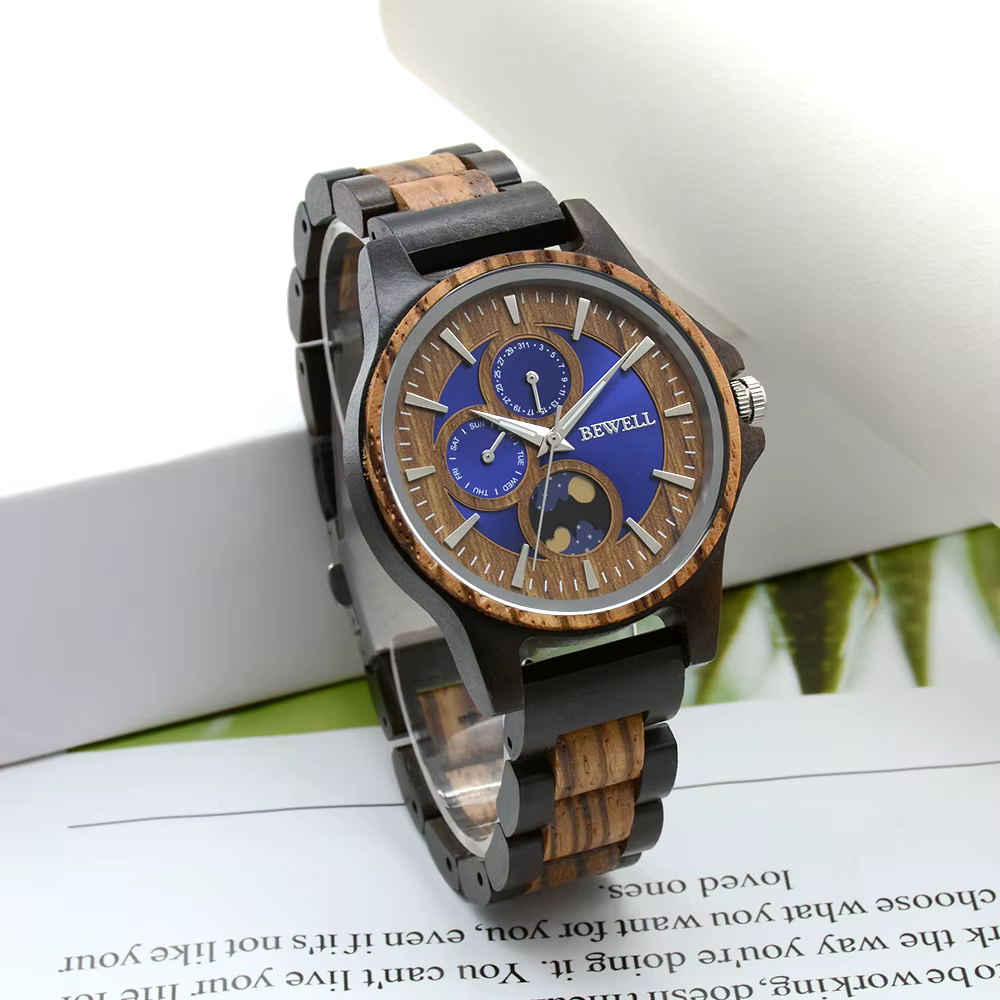 Montre homme luxueuse en bois gravé cadran rond phase de lune lumineuse
