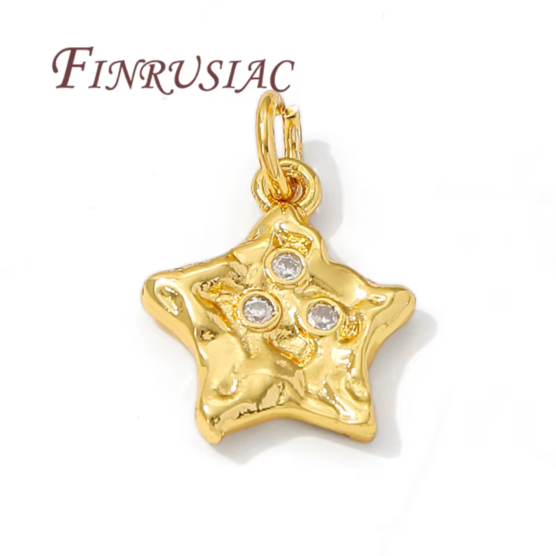 Breloques étoiles délicates plaquées or 18 carats