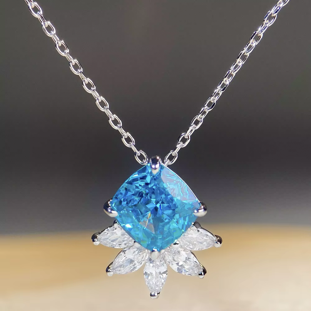 Collier pendentif de fiançailles en or blanc massif 18 carats avec saphir bleu 3CT pour femmes