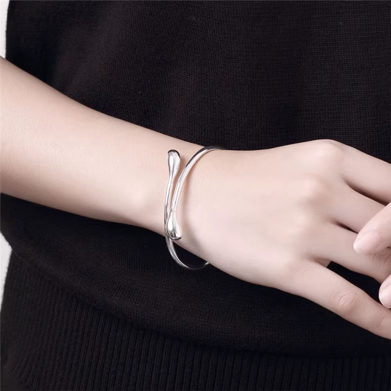 Bracelets ouverts couleur argent pour femmes