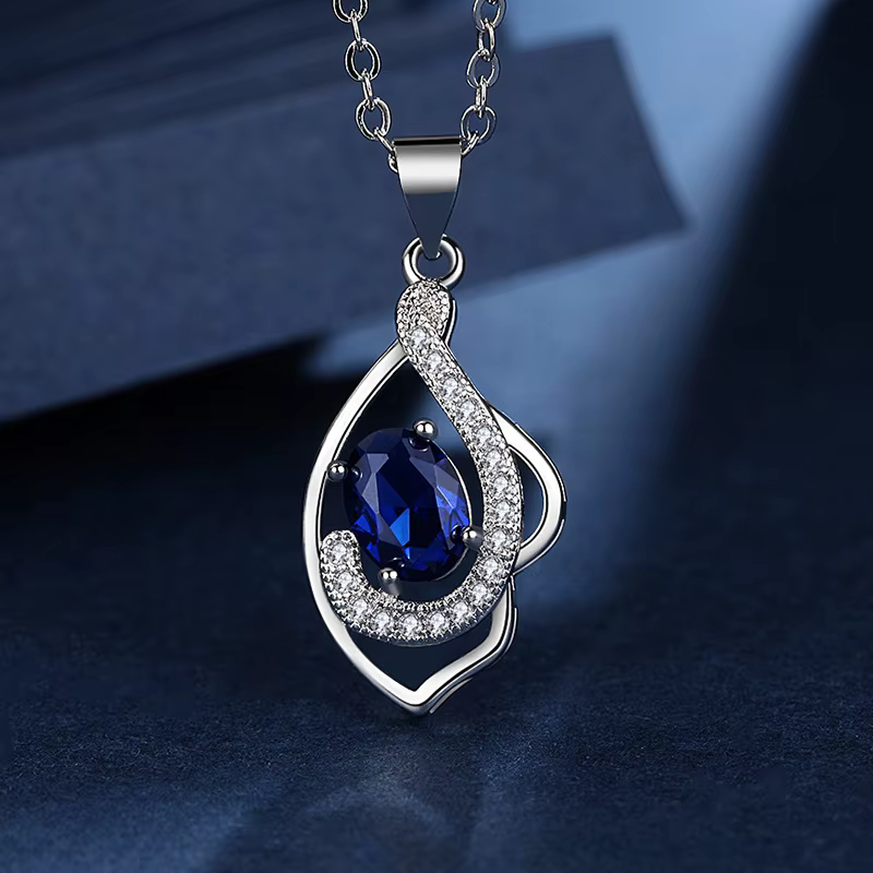 Collier pendentif trèfle à quatre feuilles en forme de cœur