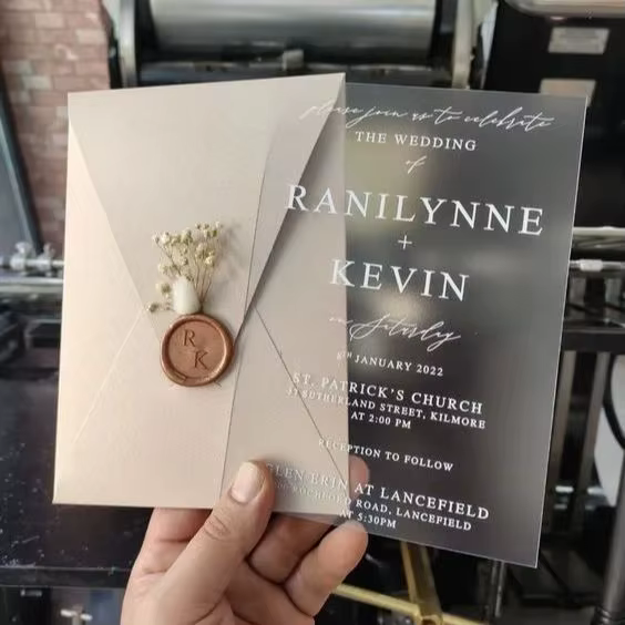 Invitation de mariage à l'encre blanche personnalisée