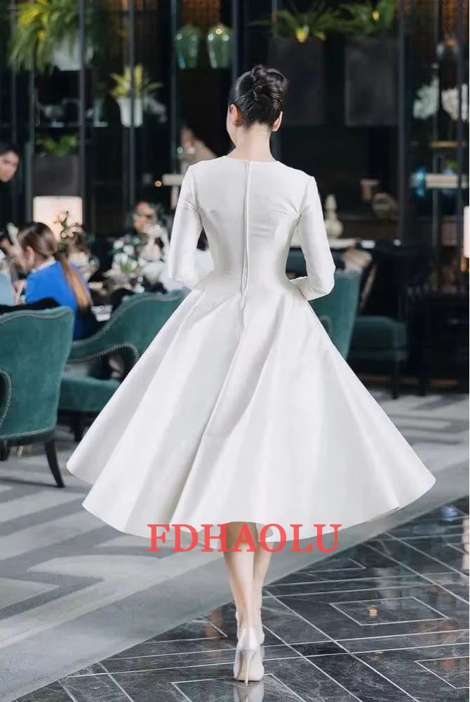 Robes de mariée longueur thé col rond taffetas avec poches a-ligne blanc fermeture éclair dos