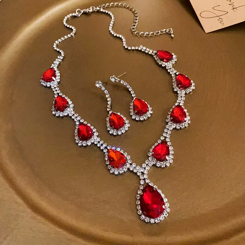 Ensemble collier et boucles d'oreilles incrustés de strass rouges pour femmes