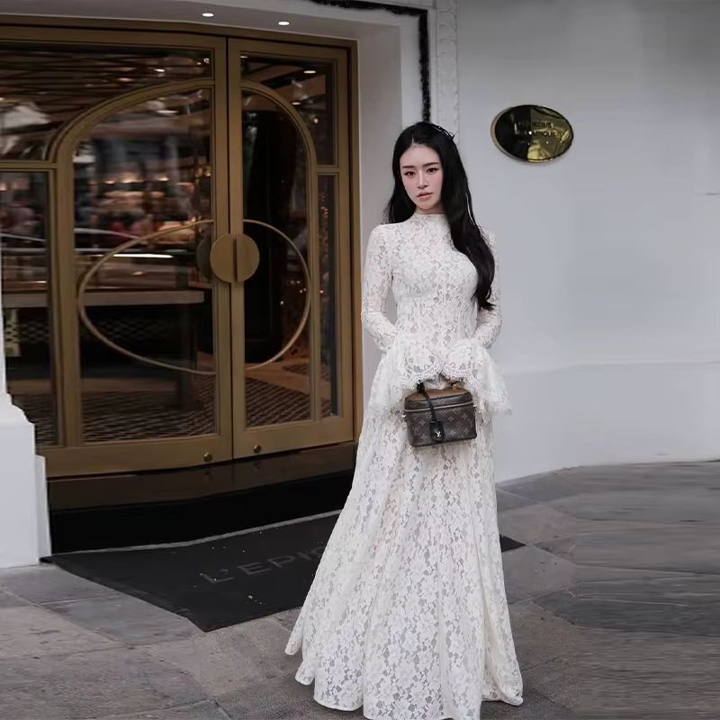 Robe de soirée élégante blanche à manches longues en dentelle transparente