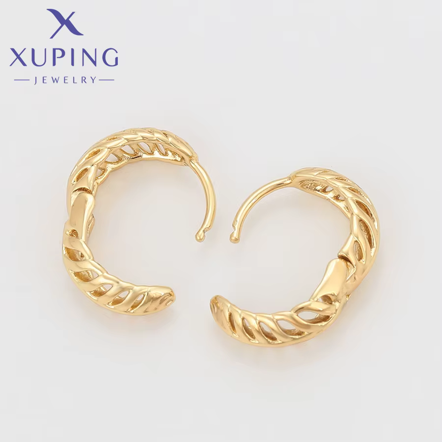 Xuping bijoux offres spéciales haute qualité charme popularité cercle lumière or couleur boucles d'oreilles pour les femmes cadeau de noël X000649164