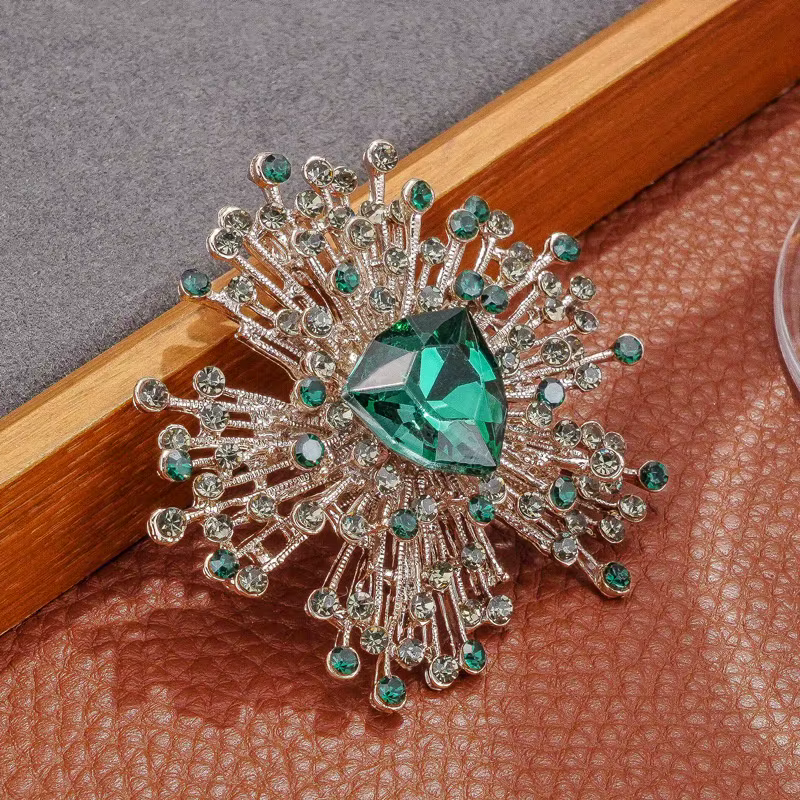 Broche rétro exagérée en strass - Luxe
