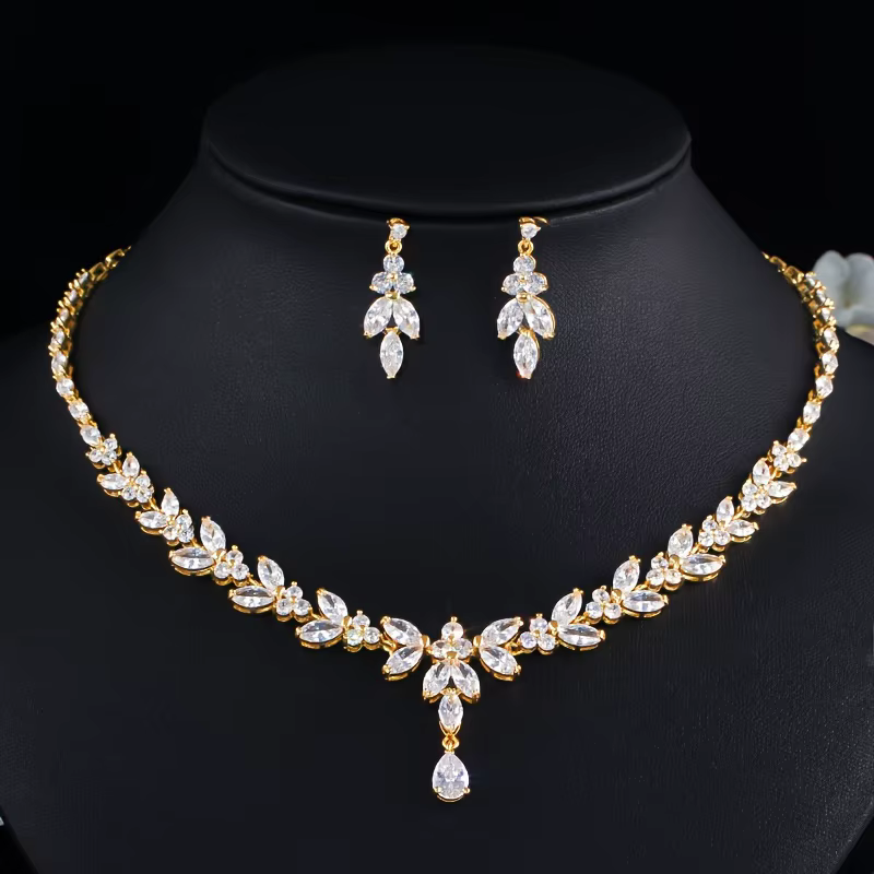 Ensemble collier et boucles d'oreilles SUGO Classic Luxury