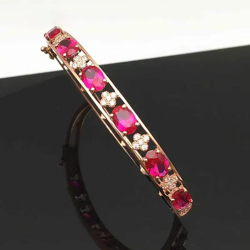Bracelet de luxe en or violet et fleur de rubis pour femmes