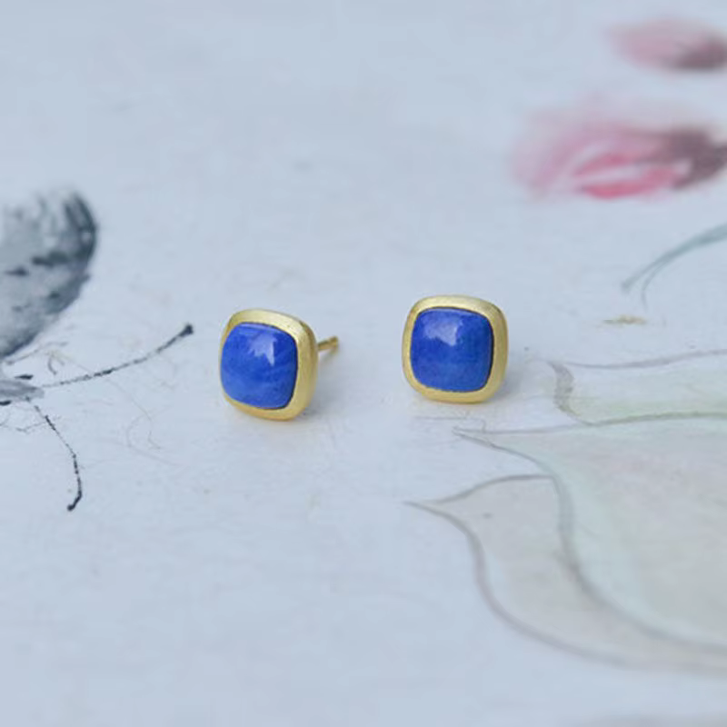 Boucles d'oreilles carrées classiques incrustées d'argent
