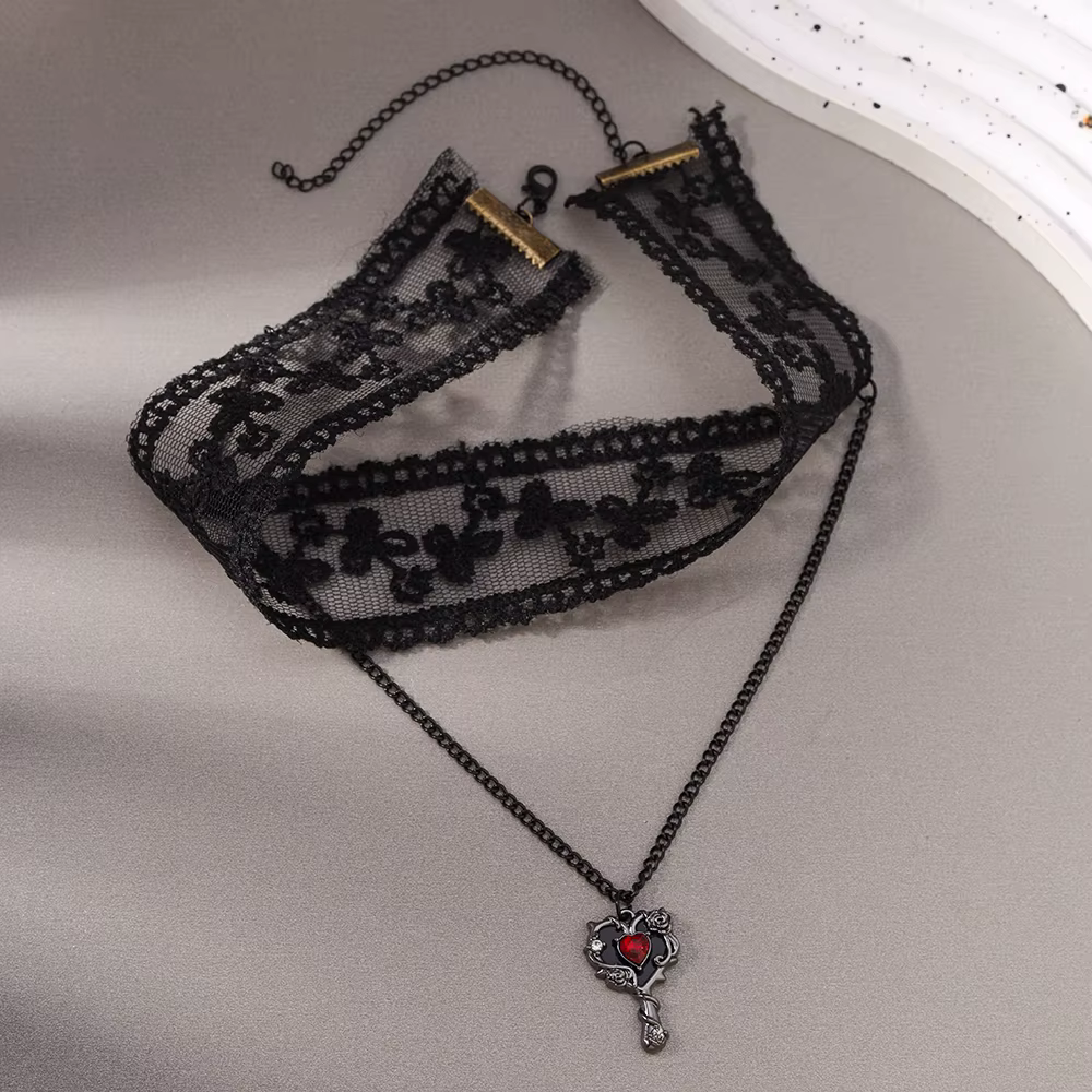 Aihua Victoria – collier en forme de cœur blanc et noir pour femmes