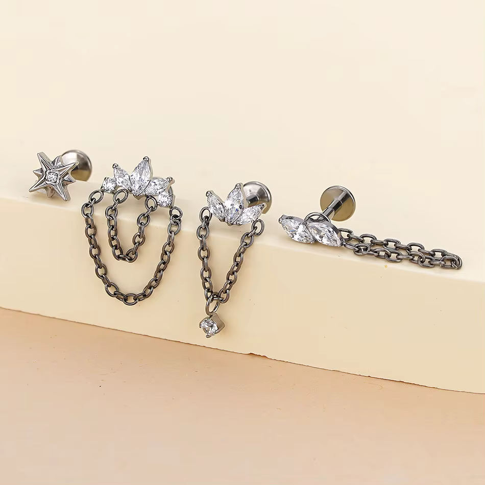 1 pièce Piercing Hélix Plat en Titane avec Zircon en Forme de Cœur pour Femme
