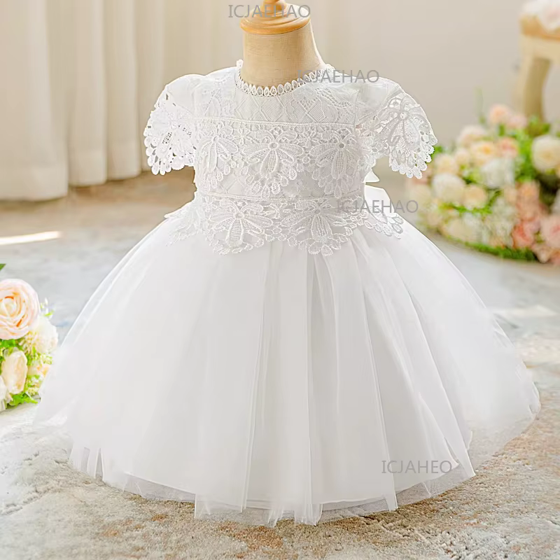 Robe de princesse blanche à manches courtes en dentelle pour le premier anniversaire de bébé fille