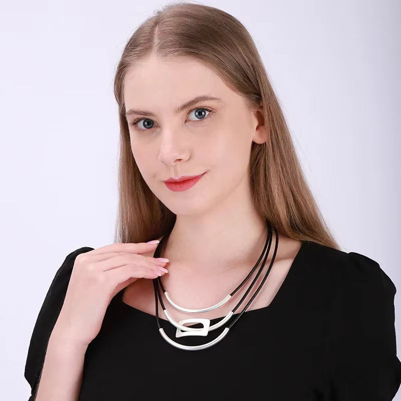 Pull en métal multicouche pour femme