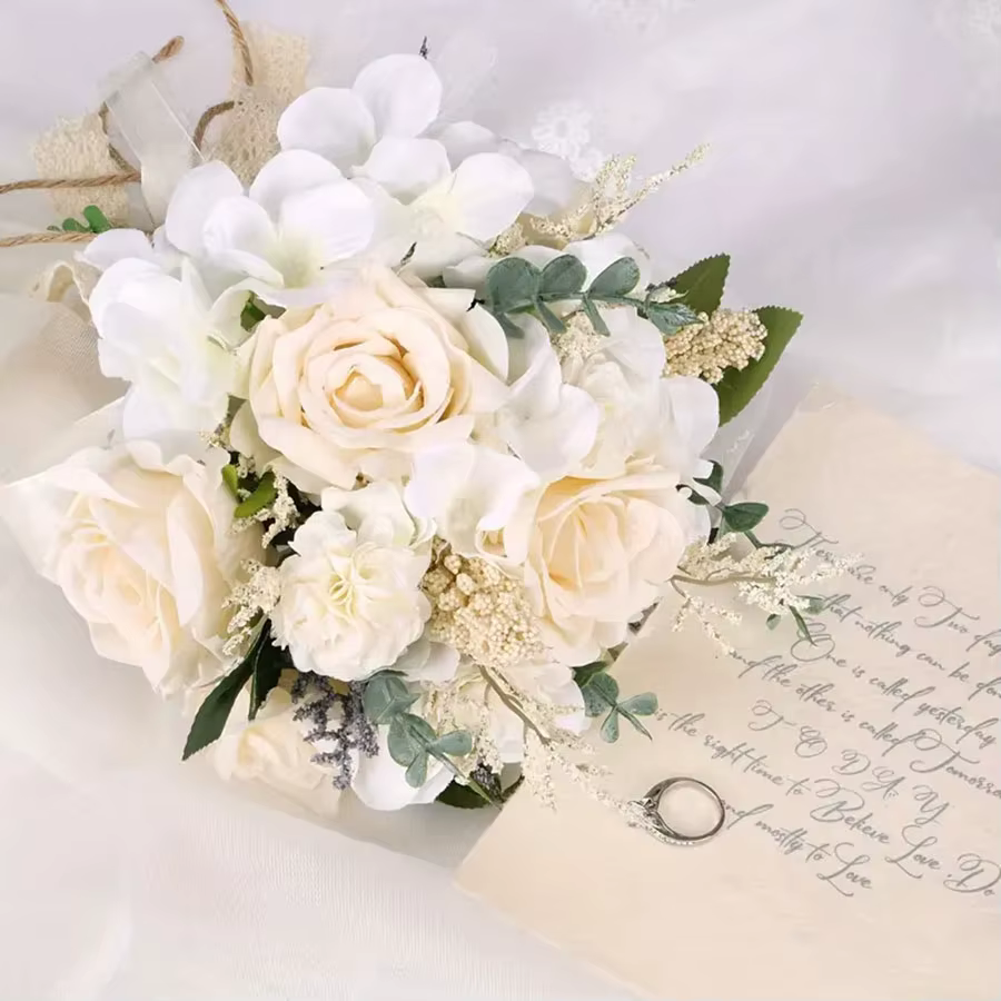 Bouquet de roses artificielles élégantes pour mariée