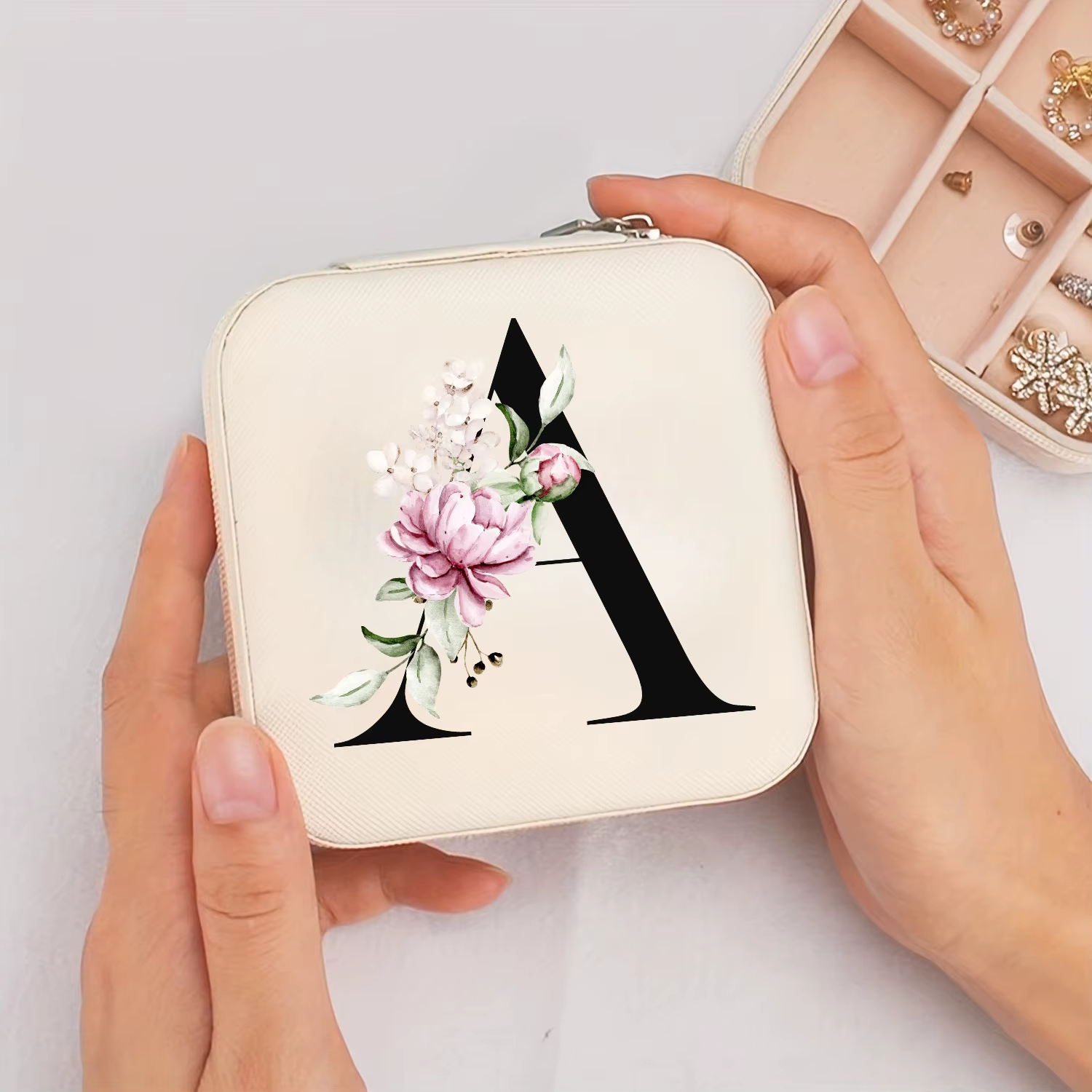 Boîte de rangement de voyage beige avec impression alphabet A-Z