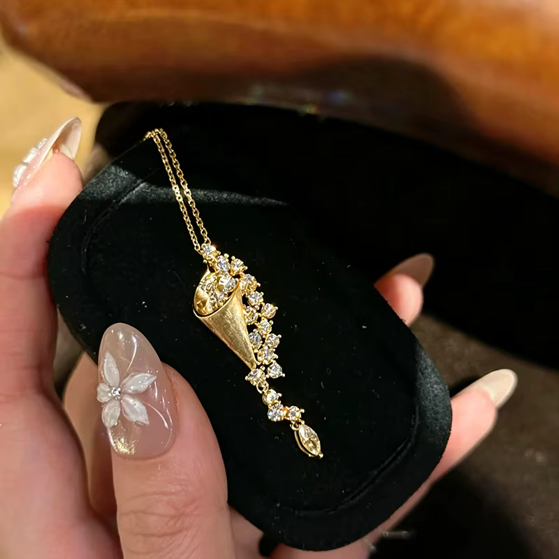 Collier en moissanite taille marquise/ronde