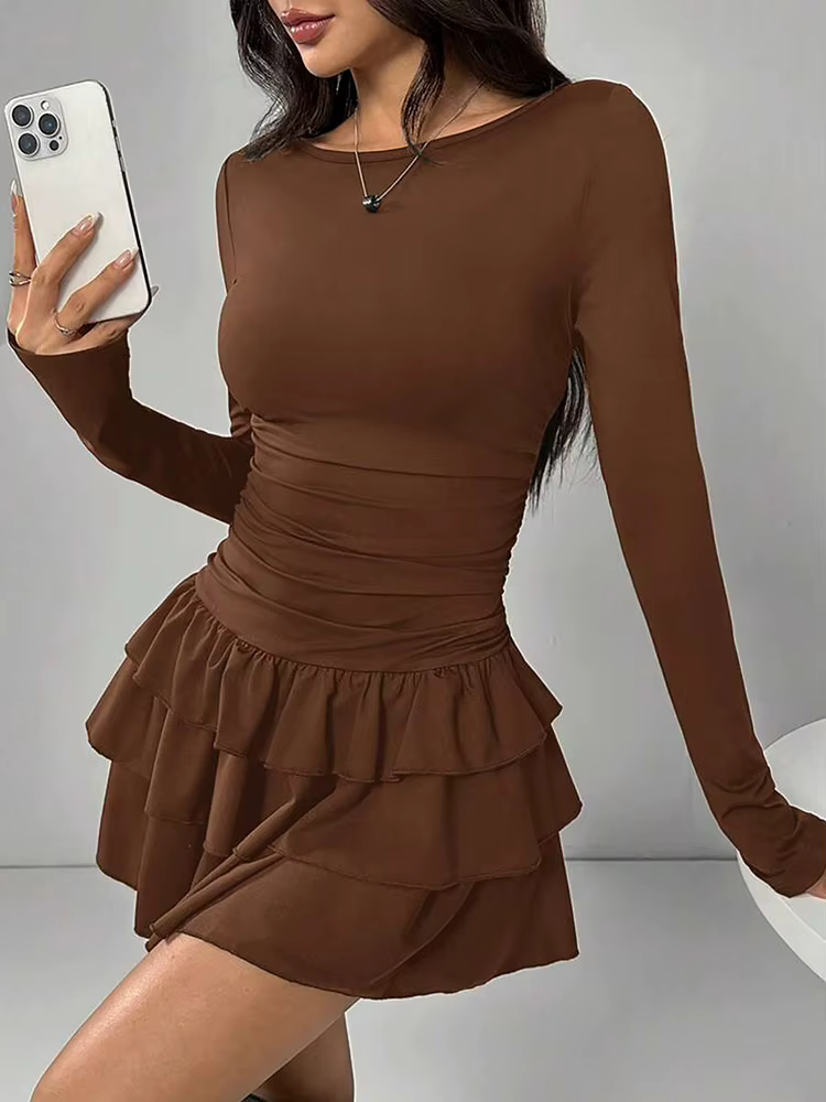 Mini robe de bal élégante à manches longues