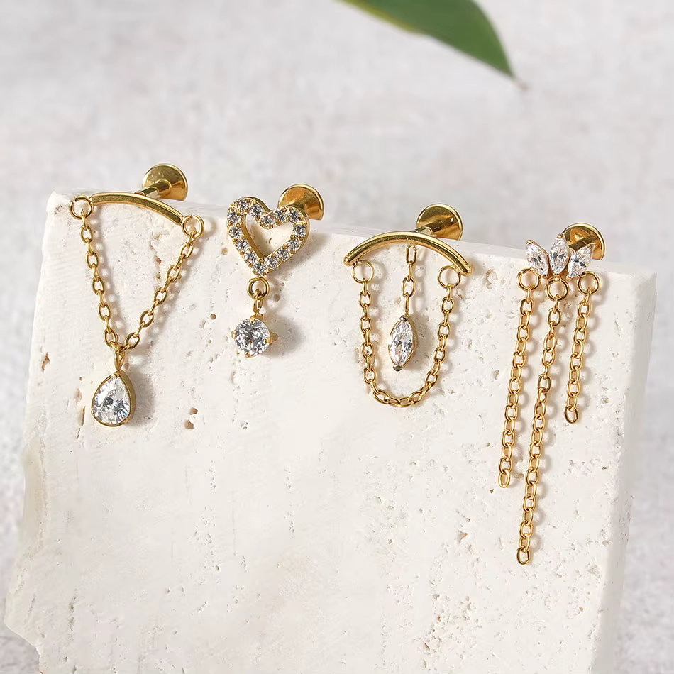 1 pièce Piercing Hélix Plat en Titane avec Zircon en Forme de Cœur pour Femme