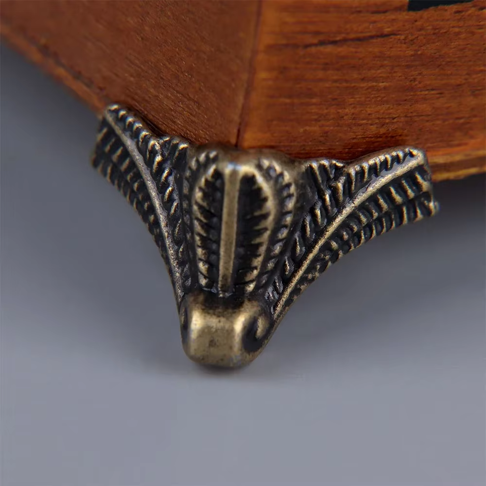Protecteur d'angle antique pour coffre à bijoux