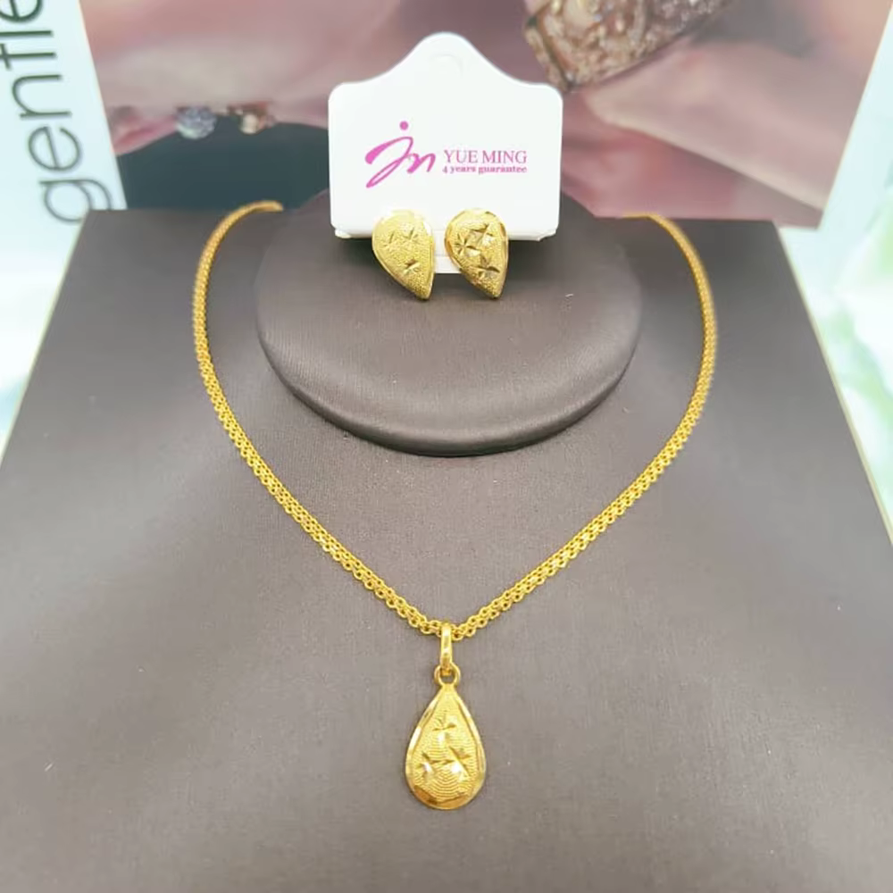 Ensemble de bijoux couleur or exquis pour fête