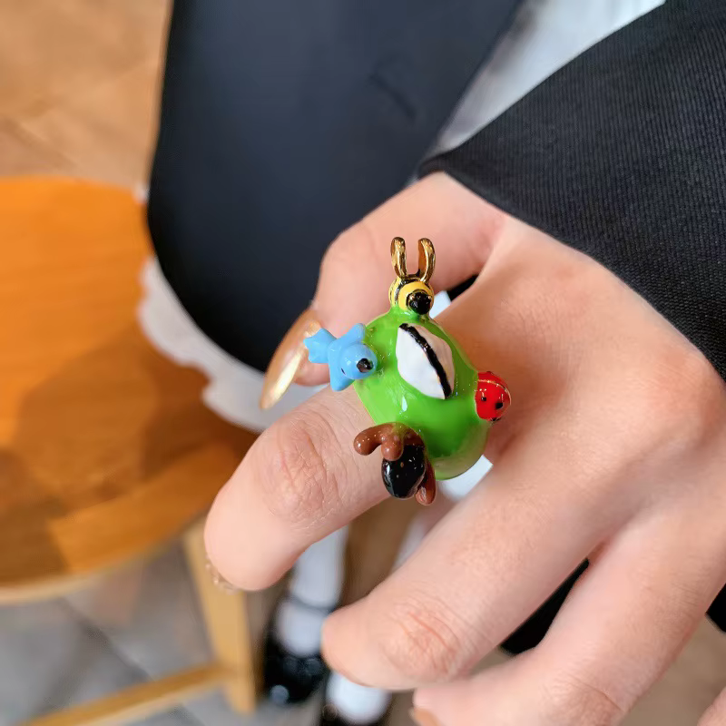 Poupée dégoulinante d'huile grenouille verte anneau empilable doux et cool