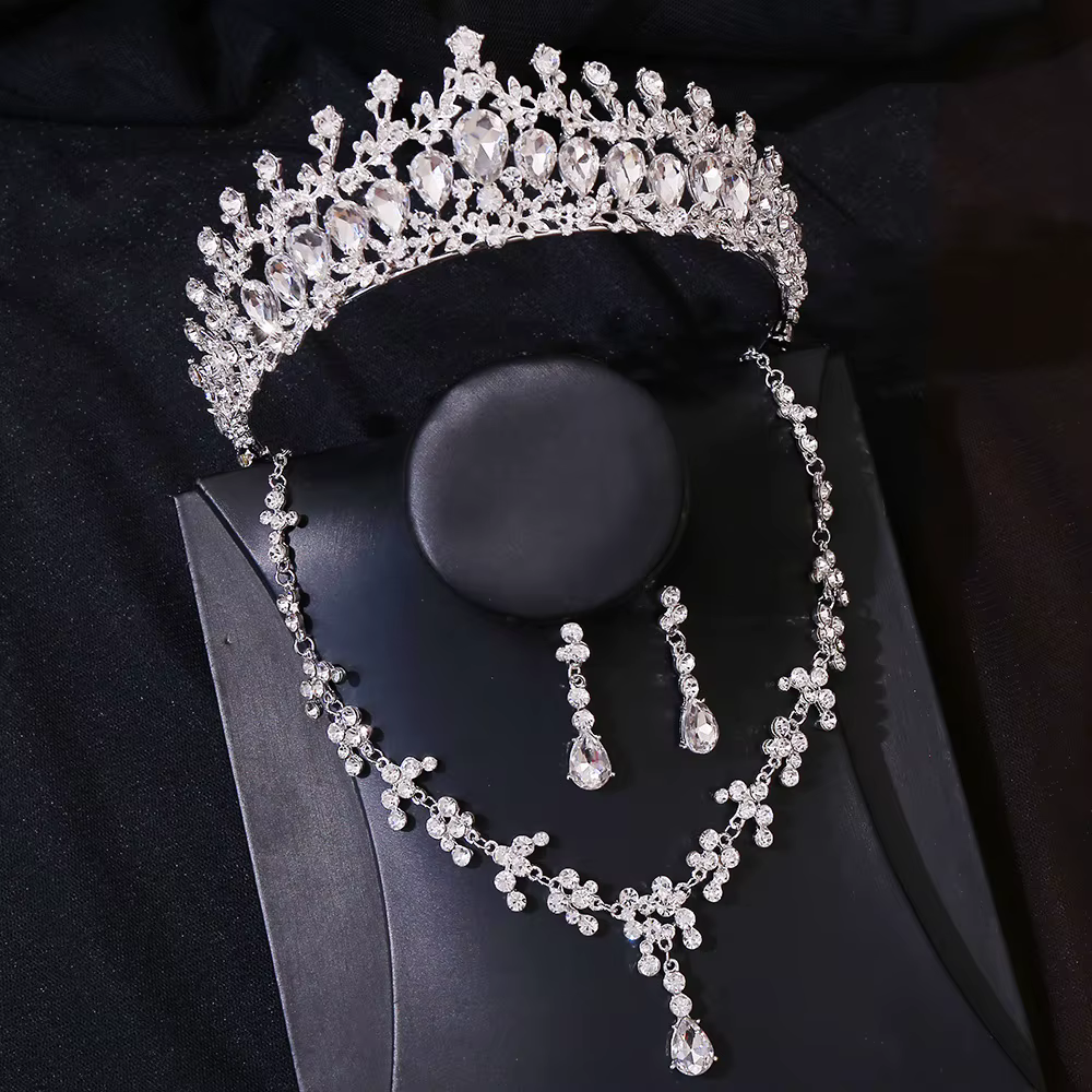 Diadème baroque en zircone et bijoux assortis