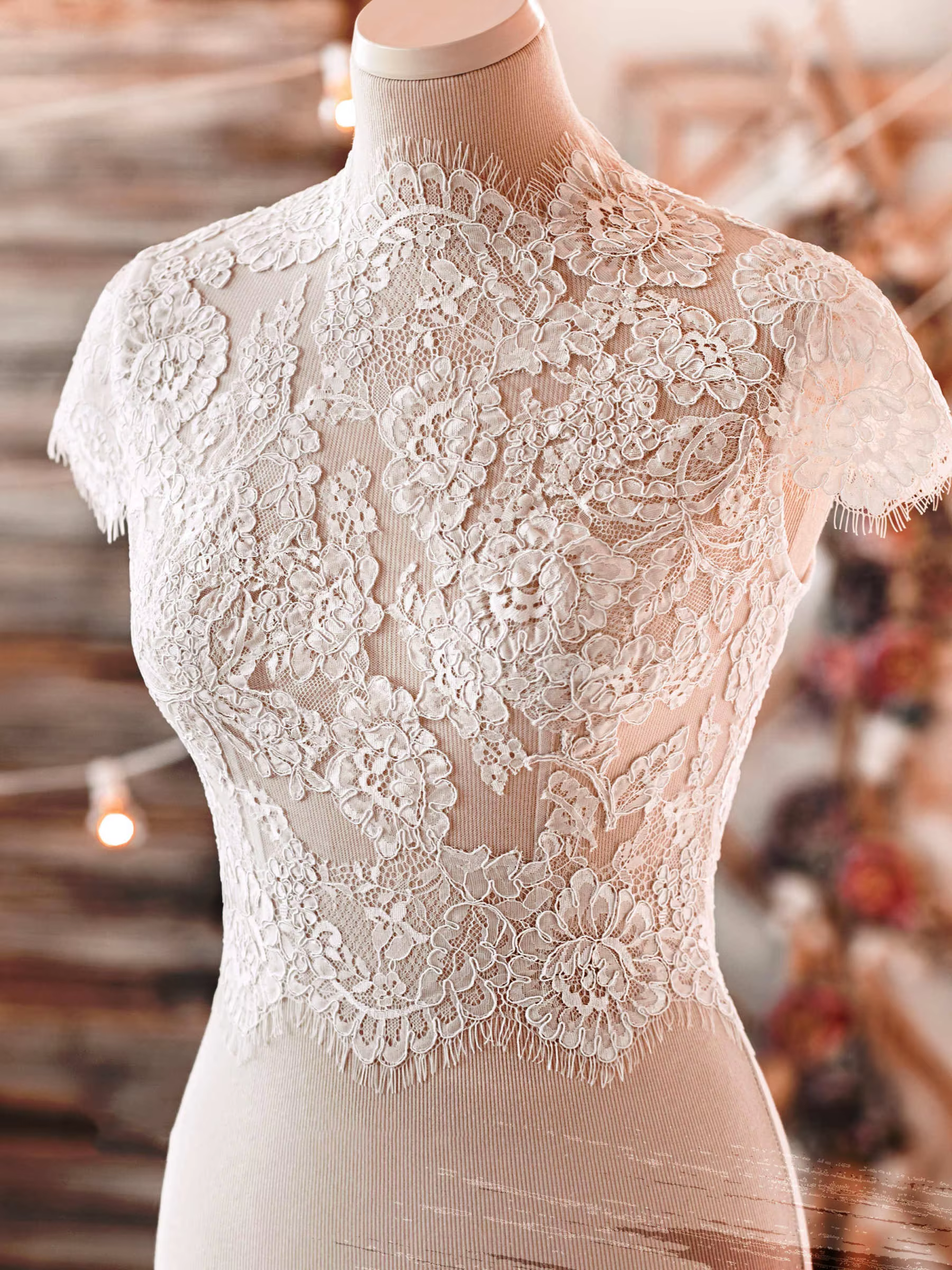 Boléro de mariage à col haut et manches courtes en dentelle