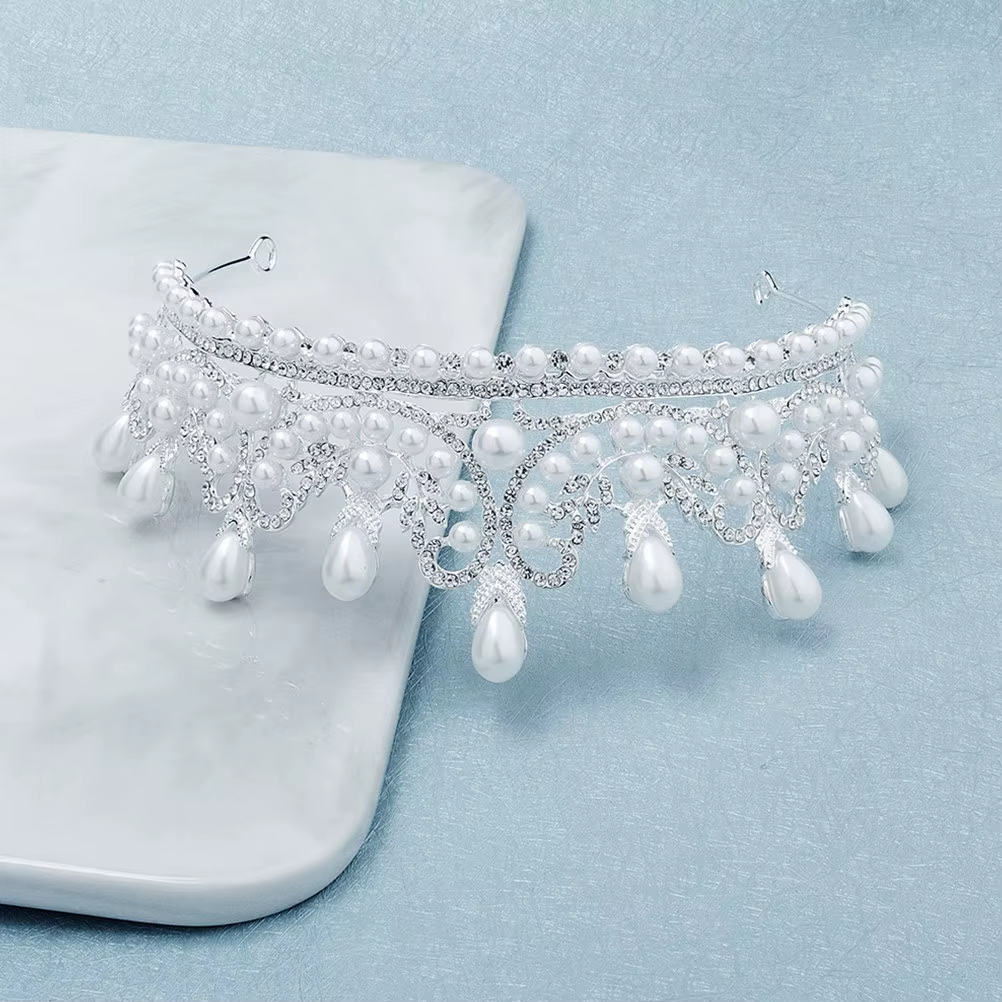 Couronne de perles incrustée de diamants
