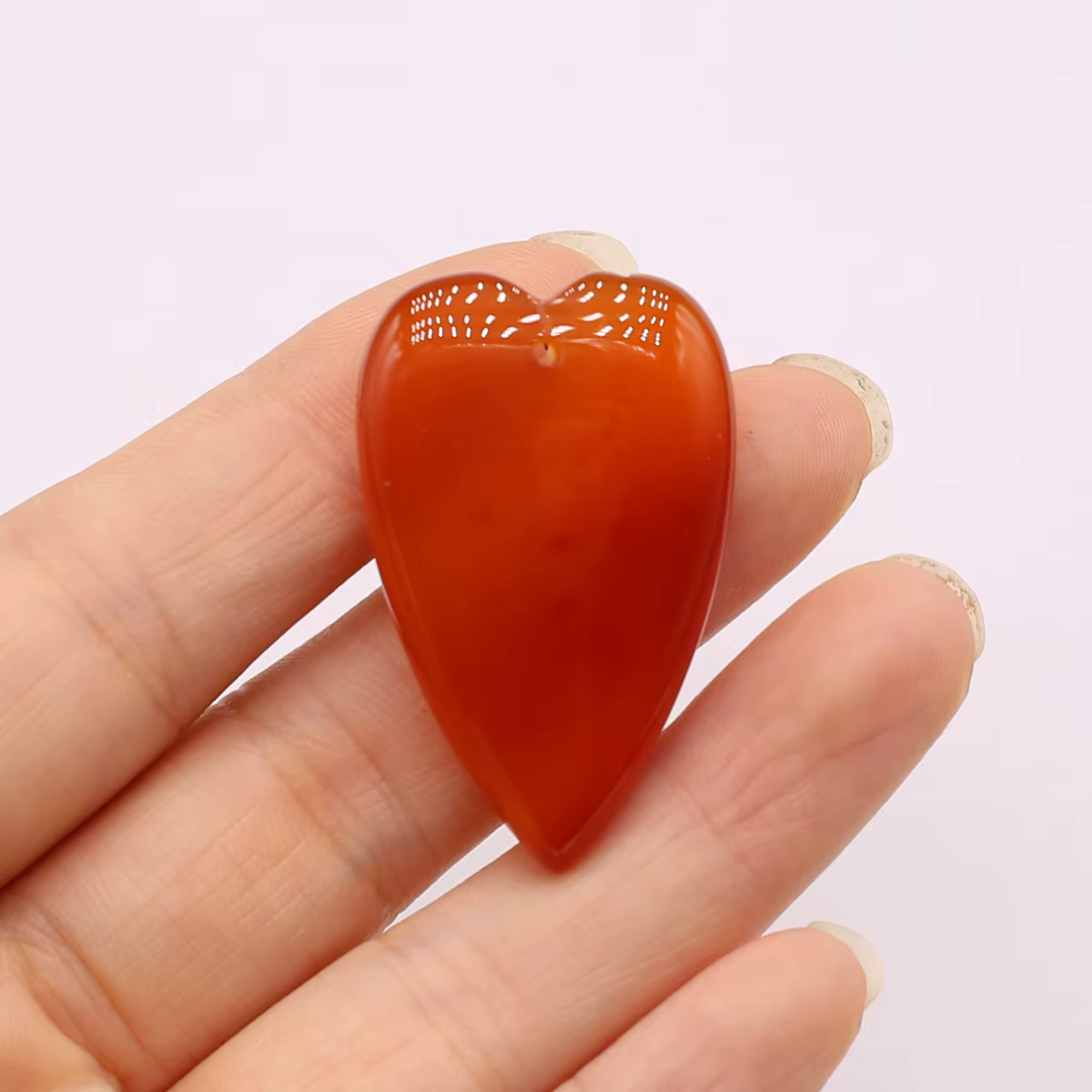Pendentif en pierre précieuse d'amour naturel