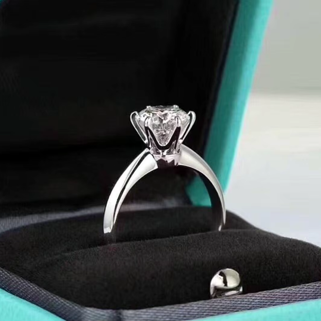 Bague en diamant Solitaire classique de Style V