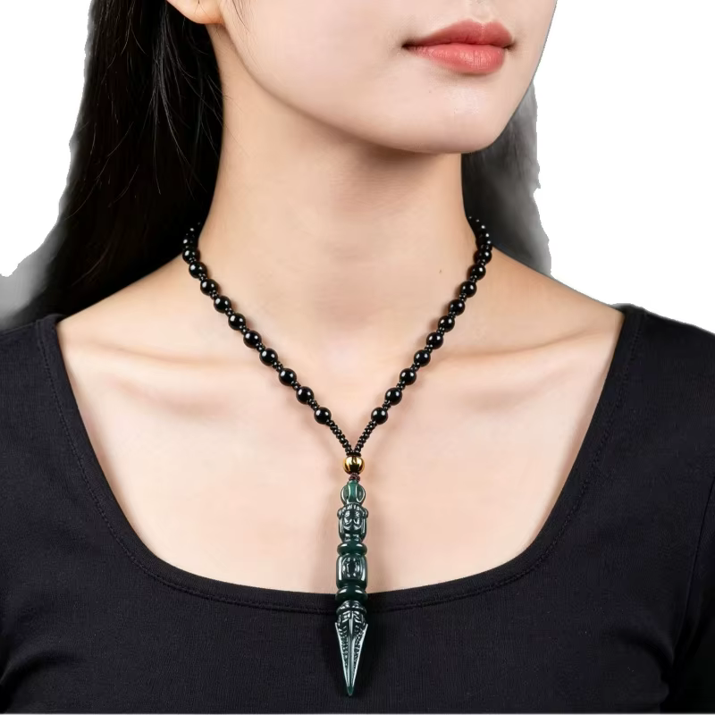 Pendentif pilon en jade naturel de qualité A avec diamant