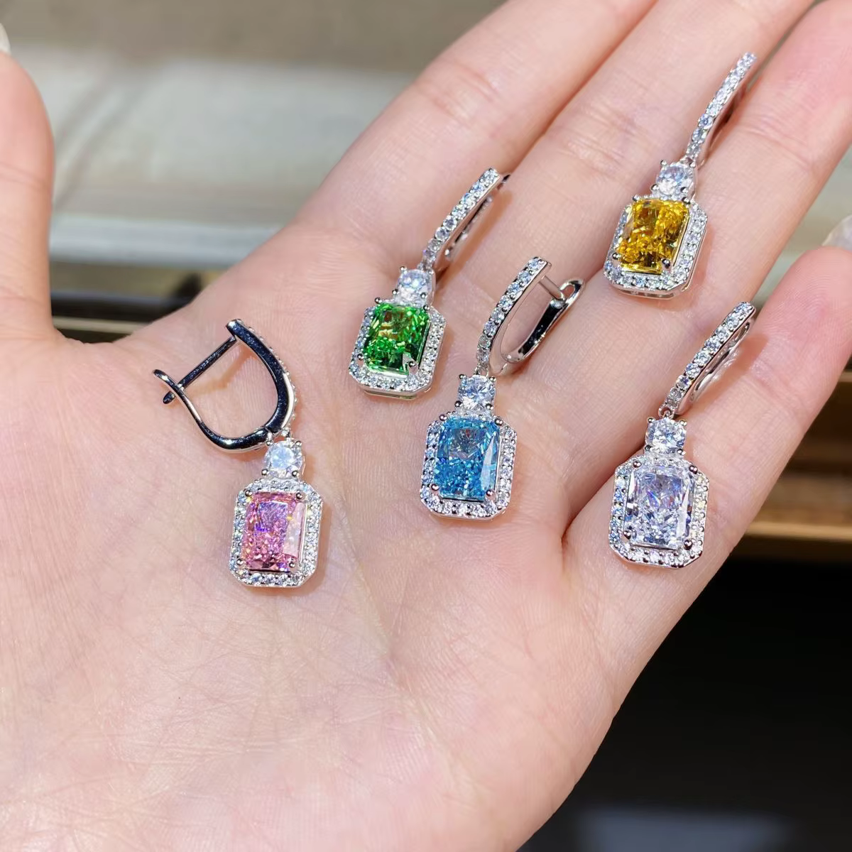 Boucles d'oreilles de fiançailles en or blanc véritable 2CT/pièce avec diamant vert pour femme