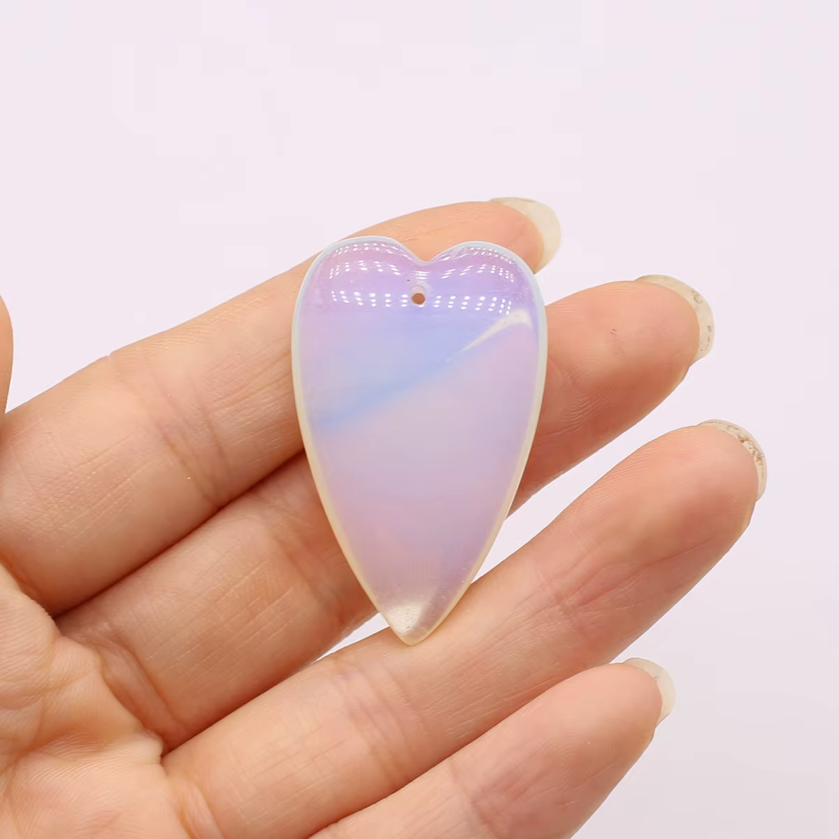 Pendentif en pierre précieuse d'amour naturel
