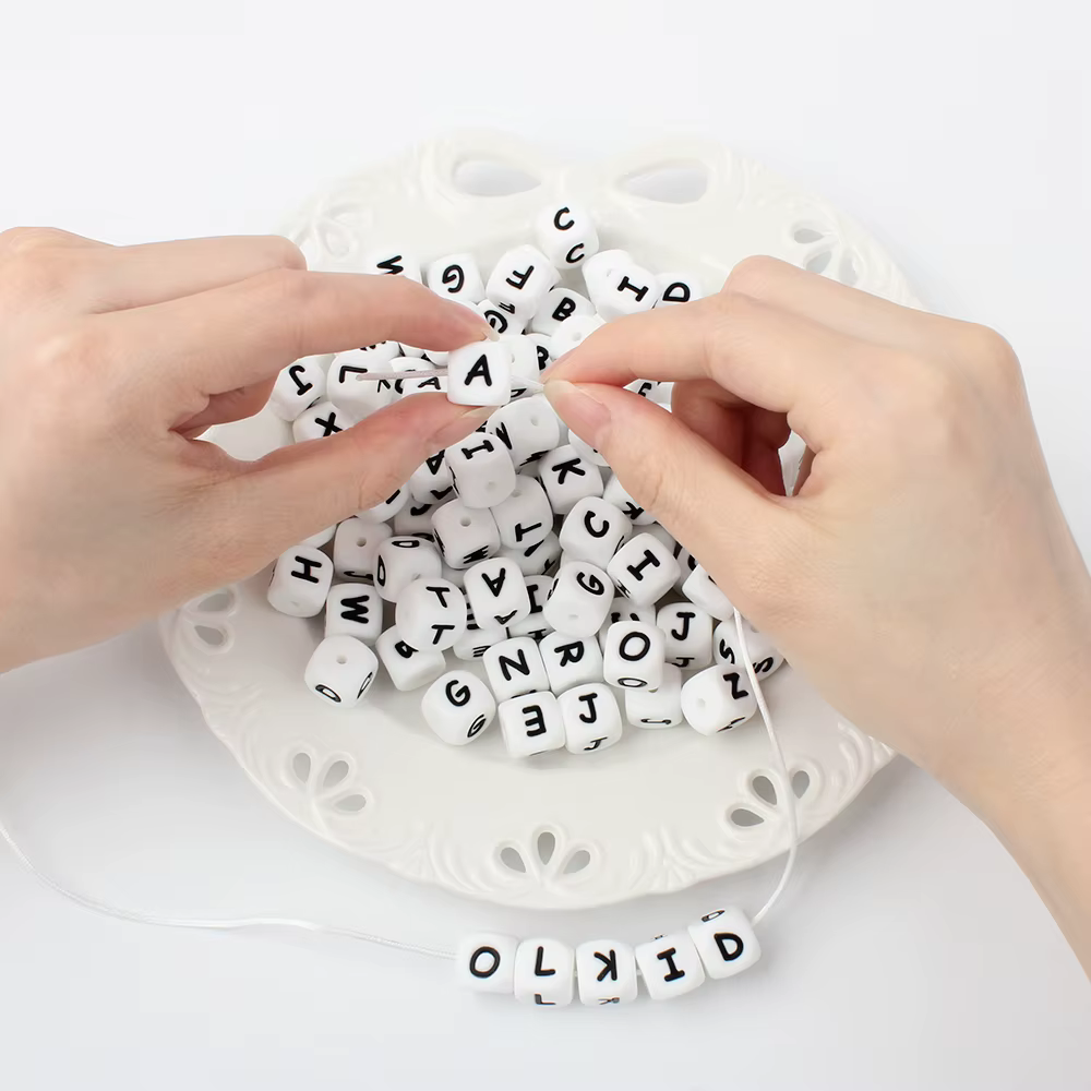 10/26/50/100 pièces lettres perles 12mm Silicone Alphabet