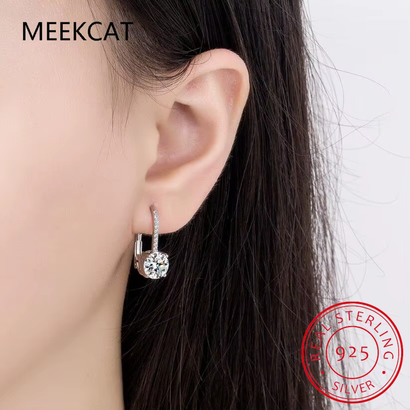 Boucles d'oreilles créoles en or 18 carats avec moissanite 2
