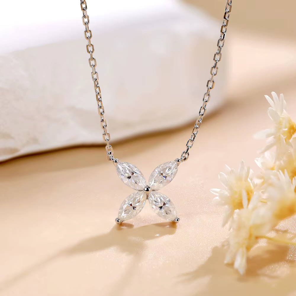 Collier Fleur en Argent S925 avec Moissanite Taille Marquise