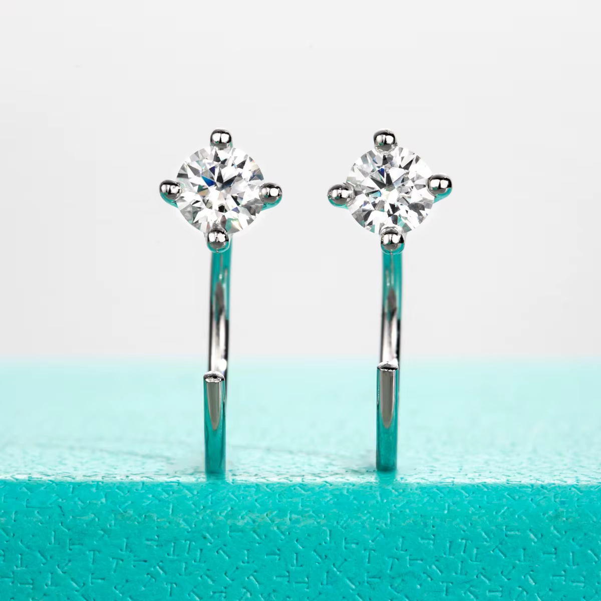 4mm D couleur Moissanites classique boucles d'oreilles pour femmes 925 bijoux en argent Sterling 18K plaqué or boucle