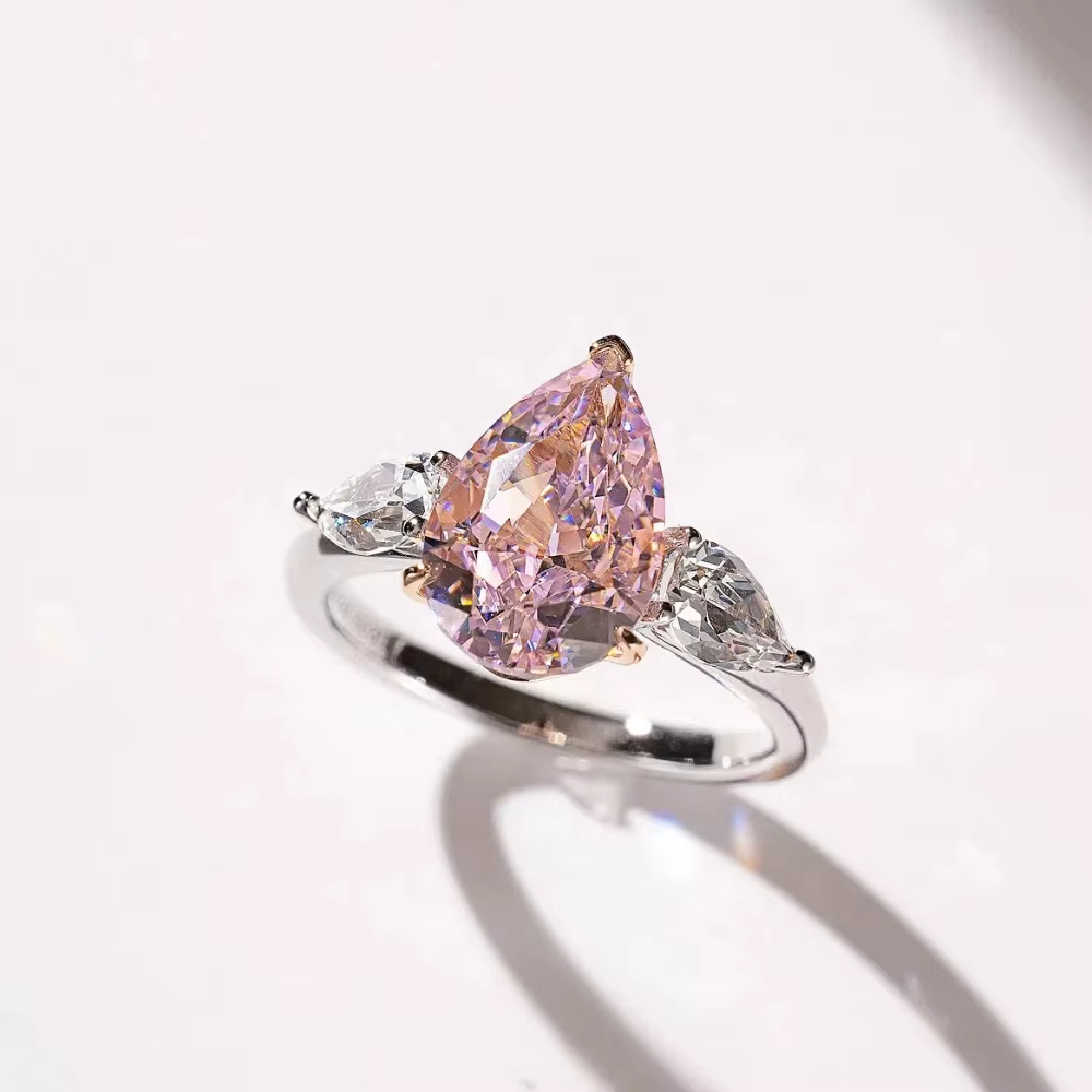 Bague de fiançailles en diamant de laboratoire rose synthétique en forme de formage
