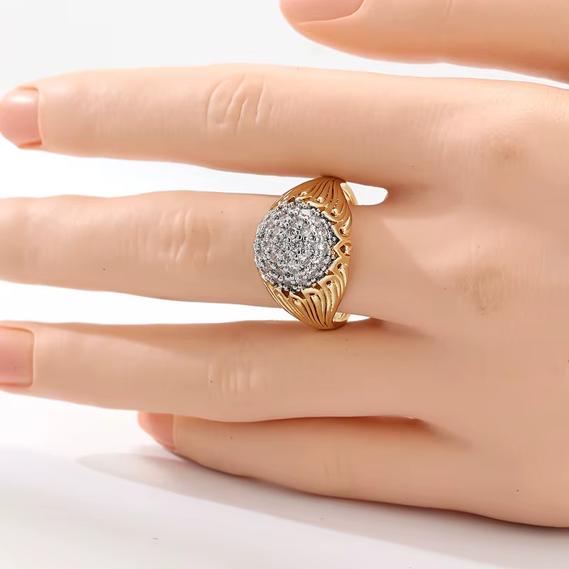 Bague plaquée or pour femme au design élégant avec zircone synthétique étincelante sertie à griffes – Bijou de mariage de luxe artisanal